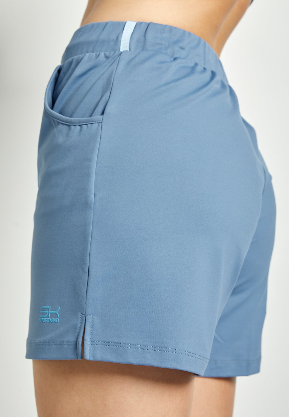 Mädchen & Damen Tennis Bermuda Shorts, grau blau von SPORTKIND
