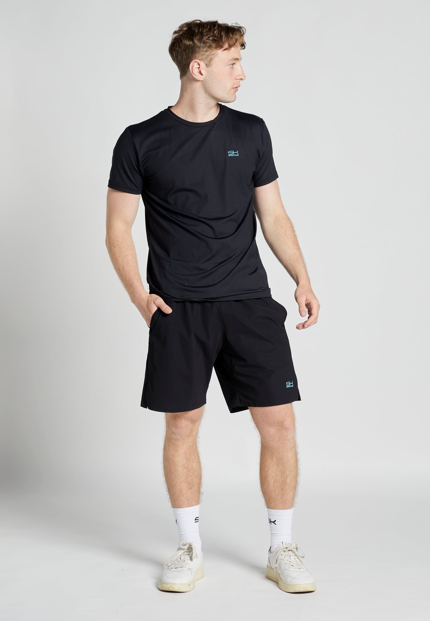 Jungen & Herren Tennis Shorts Performance fuer Herren & Jungen, schwarz von SPORTKIND